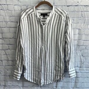 Banana republic, White and Black, Striped‎ 1/4 button down blouse woman's small